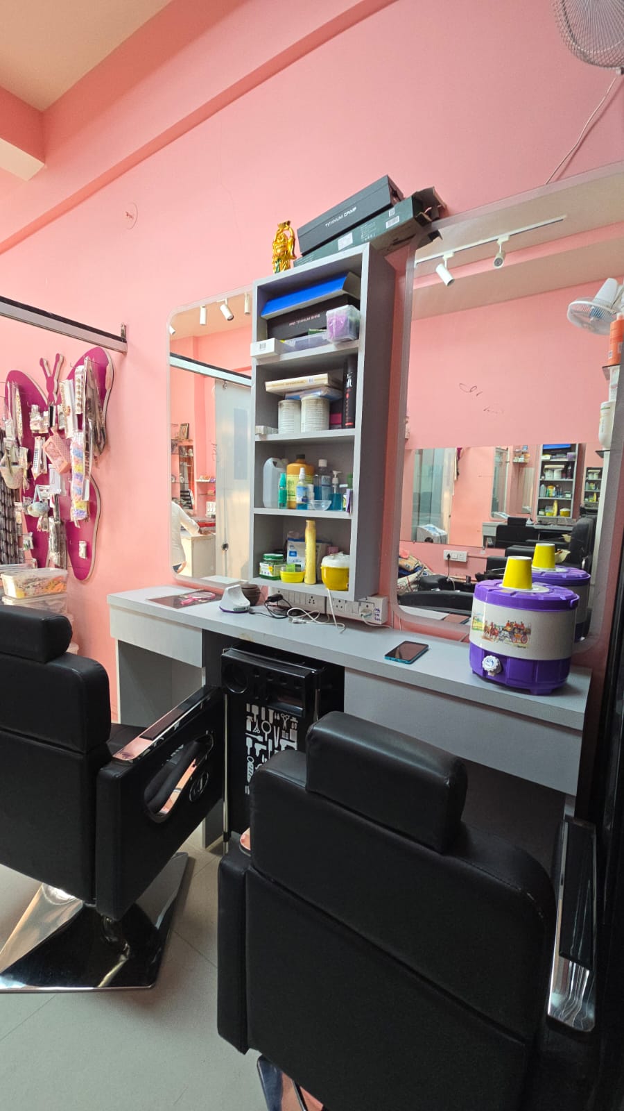  Running Jewellery & Cosmetics Business for Sale in Pune - URGENT slider image